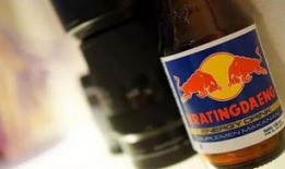 男子爆料红牛饮料视频,真相令人震惊！