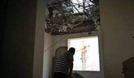 交房楼顶开裂爆料视频播放,交房问题视频曝光，业主担忧安全