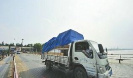 货车司机爆料浮桥事故视频,惊险瞬间全程曝光